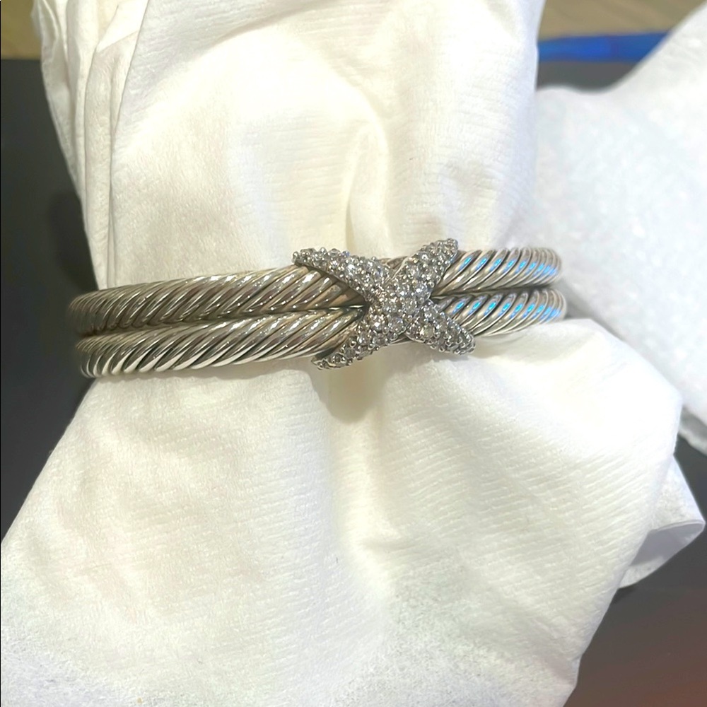 Elegant Silver Bracelet with Crystal Accents